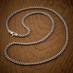 Gold Chain Men, Hammered Silver Jewelry, Gold Jewelry Outfits, Silver Chain For Men, White Gold Chain, Chain For Men, Metal Clay Jewelry, Cable Chain Necklace, Solitaire Pendant Necklace