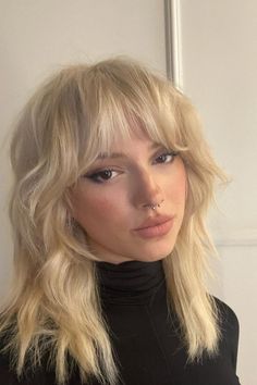 Blonde Hair And Bangs, Hairstyles Drawing, Hairstyles Natural, Women's Hairstyles, Mullet Hairstyle, Short Hair With Bangs, Cut My Hair, Hair Inspo Color