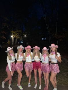 Pink Costume Ideas Halloween, Girl Cowboy Outfit, Carnival Costumes Ideas Women Outfit, Cowgirl Outfits Carnaval, Cowboy Carnaval, Carnival Costumes Ideas, Cow Girl Outfits, Carnival Outfit Ideas, Cowboy Birthday Party Ideas