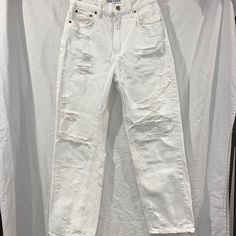 High Waisted White Ripped Jeans. Brand New Condition Thrift Ideas, White Ripped Jeans, Zara Jeans, Christmas 2024, Jeans Straight Leg, Ripped Jeans, Jeans Straight, Pretty Dresses, White Jeans