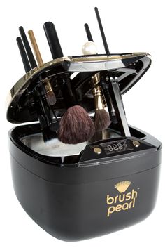 I didn't realize that they made something like this! I keep buying new brushes because I want to keep my face as clean as possible. I'll definitely look into getting a brush cleaner now. Makeup Brush Cleaner, Mac Makeup, Household Gadgets, Skincare Ingredients, Makati, Love Makeup, Beauty Box, All Things Beauty, Fox News