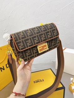 CN - New Collection Bags FEI 136 Tas Fashion, Top Handbags, Somali, Girl Backpacks, Sierra Leone, Fabric Bag, Chanel Handbags, New Bag, Louis Vuitton Handbags