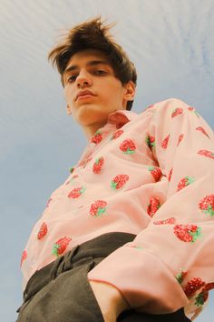 Strawberry Outfit Men, Feminine Outfits For Men, Feminine Men Aesthetic, Feminine Man, Spring Fashion Aesthetic, Strawberry Outfit, Gym Shorts Men, Lirika Matoshi, Strawberry Shirt