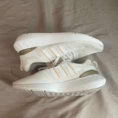 White And Gold Used Condition No Odor. Size 7.5 I Am Sure With A Soft Scrub They’d Look Brand New. Comfortable White Sneakers For Jogging, Comfortable White Lace-up Running Shoes, Comfortable Slip-on White Running Shoes, Comfortable White Running Shoes With Laces, Comfortable White Low-top Running Shoes, Comfortable White Sneakers For Running, Casual White Running Shoes For Jogging, White Low-top Running Shoes With Cushioned Footbed, White Cushioned Low-top Running Shoes