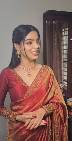 Simple Engagement Look Indian, Teal Color Saree With Contrast Blouse, Saree Engagement Look Bride, Simple Red Saree Bride, Newly Wed Bride Outfits Indian, Reception Bride In Saree, Blouse Wedding Designs, Engagement Saree For Bride Indian, Simple Engagement Look