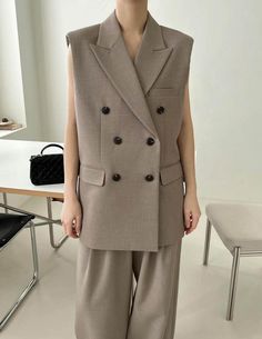 GAVI VEST MOCHA – SANNA New York Oversized Tailoring, Tailored Vest, Sleeveless Blazer, Blazer Vest, Oversized Blazer, Black Blazers, Smart Casual, Mocha, Double Breasted