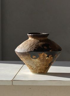 8 وابي سابي, Wabi Sabi Vase, Wabi Sabi Decor, Concrete Sculpture, Wabi Sabi Style, Pottery Pot, Cerámica Ideas, Antique Stoneware, Irregular Shapes