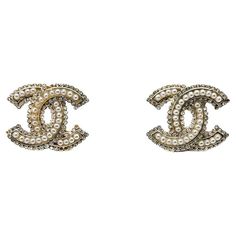 A pair of Chanel CC Pearl Earrings. The quintessential style statement. Pearls and crystals adorn the most iconic logo in the world for a demure look. Who wouldn’t want to own a piece of vintage Chanel jewellery? A major part of her eponymous House since 1923 Gabrielle Chanel’s jewel legacy is unparalleled. A passionate innovator and champion of ‘bijoux de couture’ or ‘costume jewellery’, Gabrielle made ‘faux’ de rigeur in high society, taking wearable art stratospheric. The world and almost every fashion house following suit, captivated by her inimitable, timeless jewel style. Following Gabrielle’s passing, her jewel legacy entered a new mega-watt era with Karl Lagerfeld and Victoire de Castellane designing Chanel costume jewellery from the early ‘80s. Their collections immortalised the i Channel Earrings, Chanel Jewellery, Chanel Costume Jewelry, Vintage Chanel Jewelry, Victoire De Castellane, Chanel 2020, Chanel Pearl, Vintage Chanel Bag, Chanel Pearls