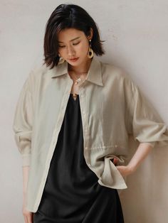 Oversized-fit, lightweight shirt in Lyocell and polyamide. Collar, long sleeves with button cuffs, and buttons at side for adjustable waist. Rounded hem. - Regular length- Regular fit- Collar Oversized Blouse With Roll-up Sleeves And Shirttail Hem, Oversized Blouse With Roll-up Sleeves And Spread Collar, Versatile Button-up Shirt For Daywear, Effortless Solid Long Sleeve Shirt, Effortless Button-up Blouse With Rolled Sleeves, Long Sleeve Tops With Roll-up Sleeves For Everyday, Everyday Long Sleeve Blouse With Rolled Sleeves, Effortless Long Sleeve Blouse, Versatile Relaxed Fit Shirt With Button Cuffs