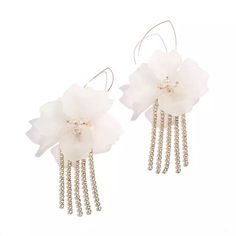 Penelope Flower and Rhinestone Tassel Earrings are flirty feminine flower earrings featuring statement-making rhinestone strands that sparkle and shine. Perfect for when you want to add that final touch that will catch the spotlight, these glamorous earrings are perfect for when you want to stand out in a crowd! About 5 inches long Special occasion item = FINAL SALE Penelope Flower, Rhinestone Tassel Earrings, Coral Rose, Face Gems, Ear Jacket Earring, Sparkle And Shine, Final Touch, Earring Sale, Tassel Earrings