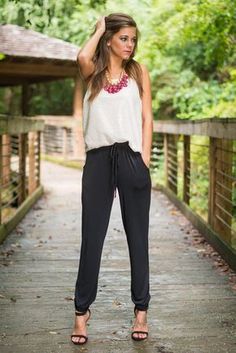 Jogger Pants Outfit Dressy, Jogger Pants Outfit Women, Black Joggers Outfit, How To Wear Joggers, Jogger Pants Outfit, Black Jogger Pants, Outfits Dressy, Wear To Work Dress