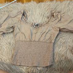 Nwot Size Small Casual Taupe Tops For Day Out, Neutral Fitted Casual Tops, Casual Taupe Tops For Spring, Fitted Neutral Casual Tops, Neutral Fall Tops For Day Out, Taupe Tops For Day Out In Fall, Taupe Tops For Fall Day Out, Taupe Tops For A Fall Day Out, Beige Top For Day Out In Fall