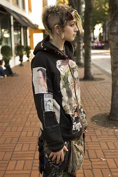 Trans Masculine Outfits, Stile Punk Rock, Chicas Punk Rock, Cultura Punk, Estilo Punk Rock, Scene Girl, Punk Looks, Crust Punk