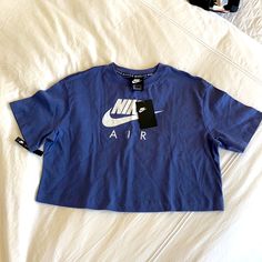 Brand New T-Shirt By Nike Got It As A Gift But Not My Cup Of Tea. Nike Air Shirt, Blue Nike Air, Maroon Nike, Nike Crop Top, Clothes Wishlist, Tops Nike, Nike Short, Tiger Shirt, Dri Fit Shirt