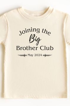 Let your son in on the surprise that he's going to be a big brother soon with this simple personalized shirt! Perfect as gifts for those soon to be big brothers, pregnancy announcements, and more! Soon To Be Big Brother, Second Pregnancy Announcement, Second Pregnancy Announcements, Big Brothers, Big Brother Shirt, Sibling Shirts, Second Pregnancy