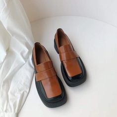 These loafers are designed in a timeless. minimal silhouette. so you'll be sure to wear them often. Made from soft leather. soft bottom that ensure all-day comfort. Wear yours with tailoring and denim alike.Not suitable for high instepColor: Green/Brown/WhiteMaterial: CowhideLining: SheepskinInsole: Sheepskin (Unmovableï¼?br>Sole: RubberHeels: 3.5 cm/1.38â€?br>Weight: 0.46kg Each Shoes (measured size 8)Production Time: About 3-5 days (Any exceptional case will email you. Please pay attention to Penny Loafers For Women, Oxford Boots, Buckle Ankle Boots, Comfort Wear, Western Cowboy Boots, Spring Shoes, Womens Boots Ankle, Penny Loafers, Black Ankle Boots