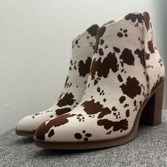 Never Worn Cow Print Booties From Altard State! Size 8! White Casual Heels Medium Width, Casual White Heels Medium Width, Casual Cream Heels For Fall, Casual White Almond Toe Heels, Summer White Ankle Boot Heels, White Ankle Boot Heels For Summer, Casual White Ankle Boot Heels, Trendy White Heels For Fall, Casual White Heels For Fall