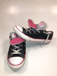 CONVERSE Junior 4 Chuck Taylor Double Tongue Oxford Low Top Sneakers Black Pink. Condition is "Pre-owned". Shipped with USPS Priority Mail. See photos for details of condition. Item sells as seen in photos. Omar Closet, Converse Black Sneakers For Skateboarding, Black Converse Sneakers For Skateboarding, 2000s Converse, Pink Converse Aesthetic, Short Converse, Izzy Core, Black Hightop Converse, Converse Shoes High Top