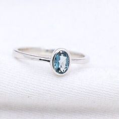 ad eBay - Main Stone : London Blue Topaz. We use Natural Stones for our Jewelry. Main Stone Color : Blue. Main Stone Shape : Oval. Stone Weight : 0.60 Ct. Blue Topaz Gemstone, Jewelry Christmas, Silver Jewelry Rings, Oval Stone, Rings Jewelry, Silver Rings Handmade, Fine Rings, London Blue Topaz, Christmas Day