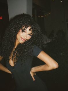 Beautiful Curly Hair, Hairdos For Curly Hair, Black Curly Hair, Curly Hair Inspiration, Jolie Photo, Long Curly Hair, Curly Girl, Long Curly, Aesthetic Hair