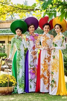 Vietnam Culture Traditional Dresses, Vietnam Fashion Outfits, Vietnamese Traditional Clothing Women, Vietnam Traditional Dress, Vietnamese Wedding Dress, Ao Dai Vietnamese, Moda China, Vietnamese Fashion, Good Morning Vietnam