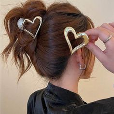 Super Cute And Stylish Ships In 5-10 Business Days Cool Hair Clips, Luxury Heart-shaped Clip-on Jewelry, Heart Hair Clips Aesthetic, Heart Shaped Hair, Claw Clip Gold, Heart Hair Clips, Heart Hair Pin, Rose Accessories, Heart Clip