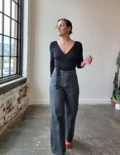 This is a PDF downloadable pattern. Both Standard & Curvy pattern files are included with your purchase. The Oxbow Pants are a cool departure from a traditional pair of jeans. They were designed for rigid, non-stretch 10 - 13 oz denim fabrics, however, you can sew them up in twill, corduroy or canvas for a completely different look. There are two views to choose from and both views feature a high rise, curved waistband, front and back patch pockets, back darts, zipper fly and large button closur Free Apparel Sewing Patterns, Pants Patterns For Women, Wide Leg Pattern Pants, Indie Sewing Patterns Women, Wide Leg Pants Sewing Pattern Free, Sewing Pants Pattern, Trouser Sewing Pattern, Sewing Trousers, Jeans Sewing Pattern