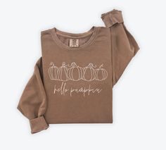 Embrace the cozy vibes of autumn with our 'Hello Pumpkin' Brown Comfort Colors Fall Crewneck. Crafted from premium cotton, this crewneck is your perfect companion for crisp fall days and pumpkin spice moments. Whether you're strolling through autumn foliage or enjoying a warm drink with loved ones, our crewneck offers comfort and style in every season. Key Features: Warm and Cozy: Made from soft Comfort Colors brand crewneck sweatshirts, 80% ring spun USA cotton, 20% polyester Charming Design: F Fall Iron On Designs, Cricut Fall Sweatshirt Ideas, Fall Tshirt Designs Vinyl, Fall Sweatshirt Designs, Fall Sweatshirt Ideas, Fall Shirt Ideas, Theta Chi, Wedding Bottle Labels, Spring Cups