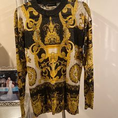 Worn Once In Perfect Condition Versace Metallic Throughout Black W/Gold And White Pullover Versace Tops, Versace Gold, White Pullover, Black And Gold, Gold Black, Gold Metal, Versace, Womens Tops, Long Sleeve