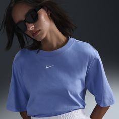 Say hello to your go-to cotton tee. Slightly dropped shoulder seams and a loose fit make it comfortable enough to wear around the house yet elevated enough to wear out in the city. Casual Cropped Crew Neck T-shirt For Workout, Relaxed Fit Cropped Cotton T-shirt For Sports, Oversized Nike Cotton T-shirt, Sporty Boxy Fit T-shirt For Everyday, Blue Athleisure T-shirt For Everyday, Nike Summer Workout T-shirt, Blue Sporty Boxy Fit Top, Casual Crew Neck Cropped T-shirt For Workout, Sporty Boxy Fit Cotton Top