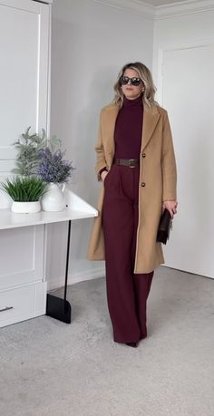 Burgundy Pants Outfit, Maroon Outfit, Burgundy Outfit, Modern Streetwear, Winter Outfit Ideas, Aesthetic Outfit Ideas, Casual Weekend