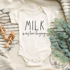 Grandparents Reveal, Heart Onesie, Grandparent Pregnancy Announcement, Baby Halloween Outfits, Baby Coming Home Outfit, Cricut Baby, Fall Baby Clothes, Funny Onesies, Boy Onesie