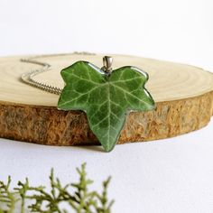 This real ivy necklace is a unique creation from my forest jewelry collection. A beautiful green leaf necklace as the perfect gift for Mother's day. This green leaf necklace is truly original and unique: I have dried the ivy leaf and then covered it with crystalline resin to provide a perfect shine. Take this forest leaf necklace always with you to feel really unique! You will never go unnoticed wearing this real ivy necklace: Its elegance, beauty and class will make you shine on any occasion, w Green Resin Pendant Necklace, Green Necklace With Natural Inclusions For Gift, Green Leaf-shaped Botanical Jewelry, Unique Green Necklace With Natural Inclusions, Handmade Green Leaf Necklace, Green Leaf-shaped Necklace For Gift, Nature-inspired Green Necklace With Pressed Flowers, Green Nature-inspired Necklace With Pressed Flowers, Green Botanical Necklace For Gift