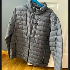 Never Been Worn Perfect For Cold Weather Winter Sports Long Sleeve Outerwear With Zipper Closure, Gray Weatherproof Long-sleeve Outerwear, Casual Gray Weatherproof Outerwear, Casual Gray Outerwear For Winter Sports, Cold Weather, Mens Jackets, Puffer, Jackets & Coats, Man Shop