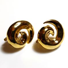 Vintage signed M&S (by Marks & Spencer) clip on earrings. Shiny gold tone earrings have a shape of comma.   Metal: gold tone metal Mark: M%S Brand: Marks & Spencer Measures: 25 x 22 mm (1 x 0.87 inch)  Condition: excellent wearable condition, like new Retro Yellow Gold Formal Earrings, Vintage Yellow Gold Plated Clip-on Earrings, Vintage Gold Plated Clip-on Earrings For Formal Occasions, Formal Gold Plated Clip-on Earrings, Formal Gold-plated Clip-on Earrings, Gold Clip-on Earrings For Formal Occasions, Gold Plated Clip-on Earrings For Formal Occasions, Vintage Gold-plated Clip-on Earrings, Vintage Gold Plated Clip-on Earrings