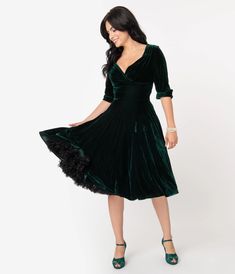 Unique Vintage 1950s Emerald Green Velvet Delores Swing Dress with Sle Dress Rich, Dress Date Night, Plus Size Cocktail Dresses, Womens Vintage Dresses, 1950s Style, Holiday Dress