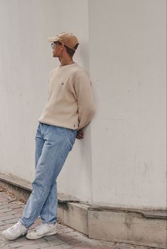 Men Jeans Style Casual, Vintage Blue Jeans Outfit Men, Summer Jeans Outfit, Aesthetic Jeans, Streetwear Photoshoot, Jeans Aesthetic, Mens Crewneck