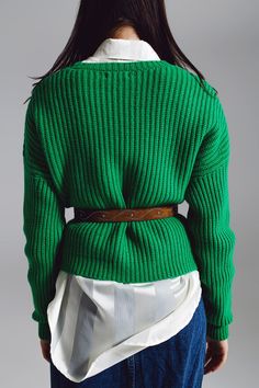 Introducing our Relaxed Waffle Knit Jumper in Bright Green, the trendy and cozy addition your fall and winter wardrobe craves. This delightful sweater is crafted from a premium blend of 40% Viscose, 30% Polyester, and 30% Nylon, ensuring you stay comfortable, warm, and stylish all season long. Our model, with measurements of 35-24-35 and a height of 5'11'', is wearing size U. The jumper runs true to size, providing a relaxed fit that's both comfortable and on-trend. The vibrant bright green hue Cold Weather Fashion, Soft Sweater, Cold Weather Outfits, Light Sweater, Softest Sweater, Knit Outfit, Winter Knits, Knit Jumper, Crochet Fashion