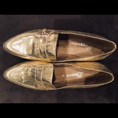 Eu 41. Fit Like A 10.5 Woman’s. Metallic Genuine Leather Loafers. Gold. Made In Italy Flat Heel Leather Party Shoes For Fall, Flat Heel Leather Shoes For Party In Fall, Flat Heel Leather Shoes For Fall Party, Fall Party Leather Shoes With Flat Heel, Slip-on Pointed Toe Moccasins For Galas, Pointed Toe Moccasins For Galas, Gold Party Loafers With Round Toe, Elegant Gold Loafers For Galas, Gold Pointed Toe Leather Loafers