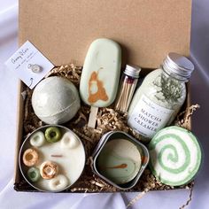 The perfect gift for any matcha lover in your life! Pamper a loved one with our new Matcha Spa Gift Set. Our Personalized and handcrafted boxes make for the best gifts all year round. Perfect for any occasion, whether for a coworker, sibling, teacher, best friend, or yourself! Our new collection of gift boxes is crafted with love and care, featuring a thoughtful selection of products made only to put a smile on anyone's face. Each package is individually handmade with the most attention to detai Body Care Gift Set, Best Friend Care Package, Friend Care Package, Gift Box Best Friend, Hygge Gift Basket, Summer Gift Baskets, Matcha Lover, Gift Baskets For Him, Holiday Gifts For Men