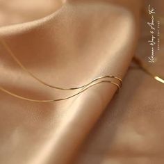 Solid 18K Gold Ultra Fine Thin Necklace Chain – Vivi & Ann Jewelry Necklace Simple, Gold Herringbone Chain, Herringbone Necklace, Hard Metal, Bridal Gold Jewellery Designs, Bridal Gold Jewellery, Gold Jewellery Design, Jewelry Inspo, Jewelry Packaging