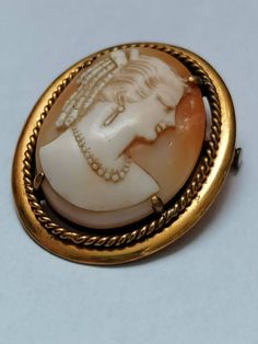 old CAMEE pin Real vintage brooch cameo. Shell. Gold-plated metal. dimensions are 3.2 cm *3.8cm Collectible Antique Brooch Lapel Pin, Antique Collectible Brooch Lapel Pin, Antique Cameo Brooches Collectible, Antique Collectible Lapel Pin Brooch, Formal Gold Cameo Brooches, Cameo Round Brooch Collectible, Antique Cameo Brooch Collectible, Classic Cameo Collectible Brooches, Ornate Cameo Brooch