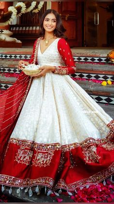 Annu's Creation/Annu Patel - India 🇮🇳 Traditional Poses, Good Haircut, Best Indian Wedding Dresses, Red Anarkali, Indian Bridesmaid Dresses, Function Dresses, Latest Bridal Lehenga, Long Gown Design