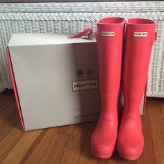 Like New Condition Bright Coral Rain Boot Coral Boots, Coral Shoes, Coral Fashion, Wellies Rain Boots, Everyday Boots, Hunter Rain Boots, After Giving Birth, Hunter Shoes, Giving Birth