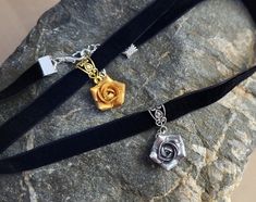 "Collar velvet ribbon choker with sculpted gold and silver metallic rose. Rose material is polymer clay with special strong metallic cover. Each petal of flower made by hand without any mold Dia flower about 12 mm/ 0.4 \" Length of necklace is adjustable: 10-12 inches/ 25,4 - 30,5 cm 11-13 inches/ 28-33 cm 12-14 inches/ 30.5- 35.5 cm 13-15 inches/ 33-38 cm 14-16 inches/ 35.5 cm-40.5 cm 15-17 inches/ 38,1 cm- 43,2 cm 16-18 inches/ 40.6 cm- 45.7 cm 17-19 inches/ 43 cm - 48 cm 18-20 inches/ 40,5- 50,8 cm Width of ribbon 10 mm If you need other length of necklace let me know and I will make it for you. Polymer clay isn't afraid of water, strong and non-toxic. Gorgeous gift for women and girls as handmade item ALL CHOKERS - https://www.etsy.com/shop/BuduartJewelry?ref=simple-shop-header-name&li Adjustable Rose Gold Metal Choker, Adjustable Rose Gold Choker, Rose Design Choker Necklace, Adjustable Rose Choker Necklace, Gift Rose Design Choker In Rose Color, Adjustable Rose Design Choker Necklace, Rose Design Choker As Gift, Adjustable Flower Pendant Choker For Gift, Adjustable Flower Pendant Choker Gift