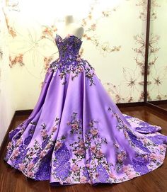 Tangled Quinceanera Theme, Fantasy Protagonist, Lilac Ball Gown, Aurora Outfit, Embroidery Essentials, Purple Ball Gown, Rapunzel Wedding, Fashion Design Inspiration, डिजाइनर कपड़े