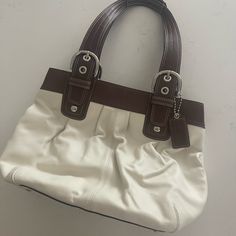 Never Worn White Satchel With Silver-tone Hardware For Errands, White Leather Satchel With Removable Pouch, White Leather Satchel With Leather Handles, White Leather Shoulder Bag With Leather Handles, White Leather Satchel Shoulder Bag, White Leather Shoulder Satchel, White Leather Satchel, White Leather Satchel For Daily Use, Daily Use White Leather Satchel