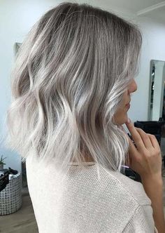 Hair Ideas Ombre, Short Blonde Hair Ideas, Ash Blonde Short Hair, Blonde Highlights Short Hair, Undercut Haircut, Short Blonde Bobs, Blonde Hair Ideas, Ash Blonde Hair Colour