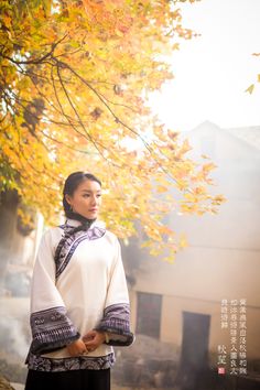 A traditional beauty standing in autumn, Hangzhou Ruffle Blouse