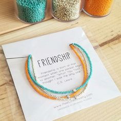 Jewerly Packaging Ideas, Bracelet Friends, Gifts Forbest Friend, Gelang Manik-manik, Diy Gifts For Mom, Creative Diy Gifts, Gelang Manik, Friend Bracelets